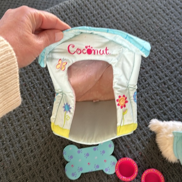 American Girl Doll Coconut The Dog With Dog House Bowls And Mat - Picture 3 of 4